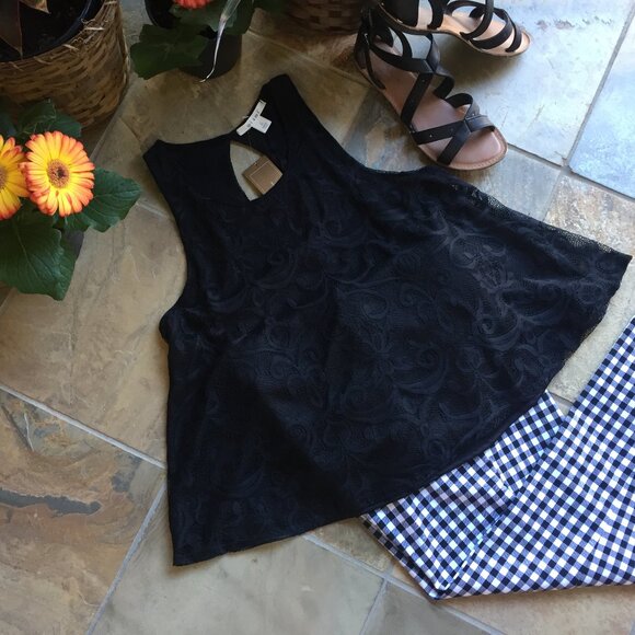 Francesca's Collections Tops - Miami Sleeveless A-Line Lace Top in Black – NEW